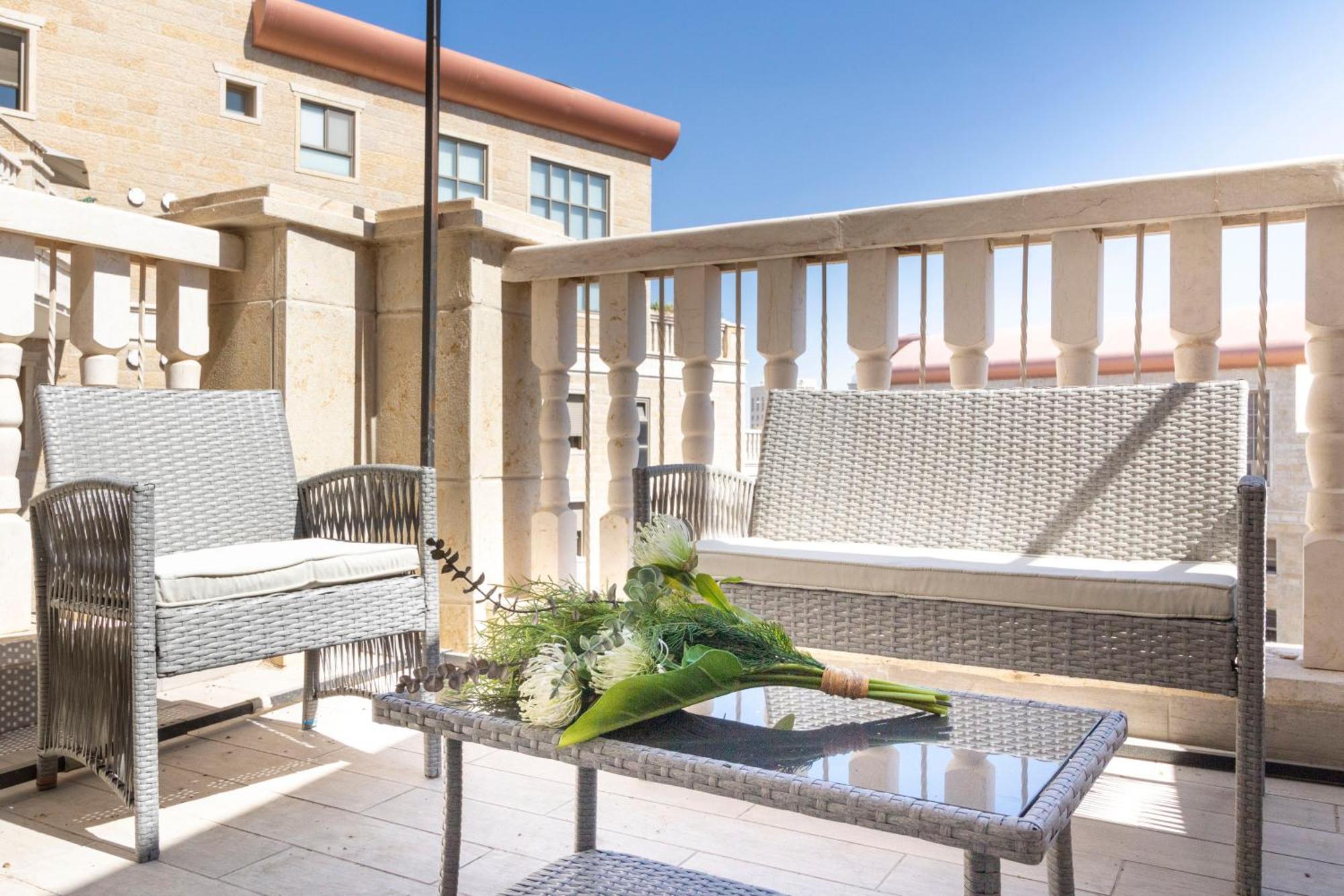 Stylish 1 Bedrooms Parking At City Gate Jerusalem Exteriör bild